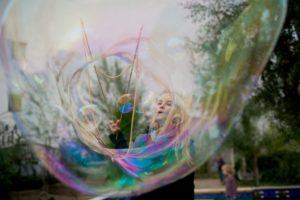 Bubbles auf dem Spielplatz